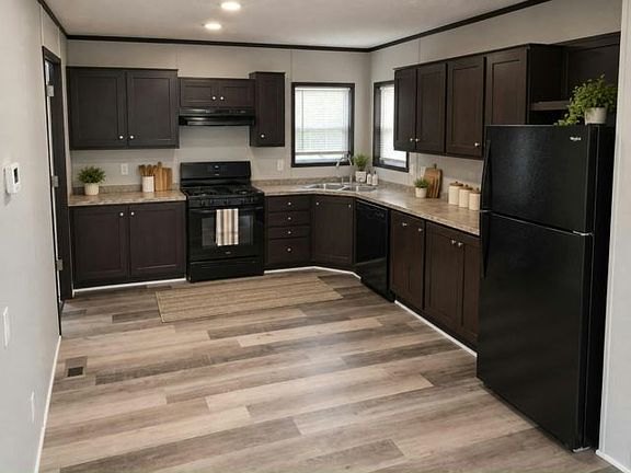 3rd image of 395 Starling Ln #395
