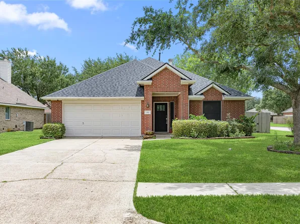 212 Silverbrook Ln, Dickinson, TX 77539