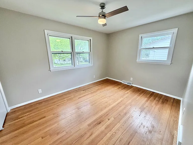 6919-6921 W Brentwood Ave E — Photo 18