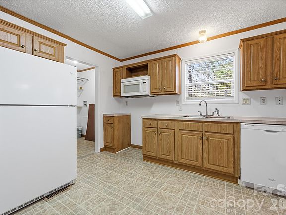 5th image of 493 Allenton St