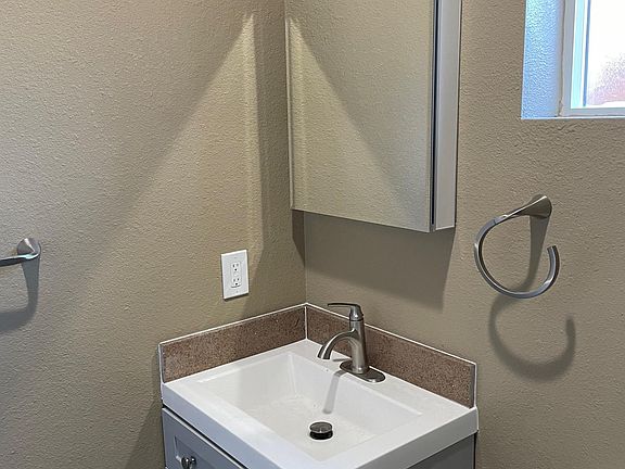 4th image of 2050 Benton St