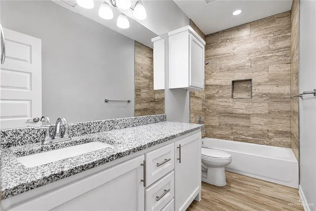 2 bed, 2.0 bath, 1100 sqft, $1,150 — Photo 4