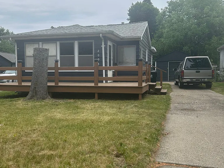 20932 Colwell Ave — Photo 1