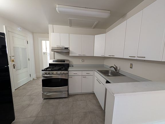 4th image of 25 Portsmouth Ter APT 3