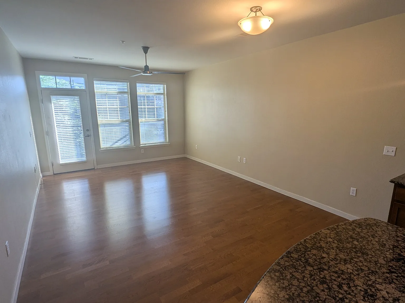 2 bed, 1100 sqft, $2,000 — Photo 2