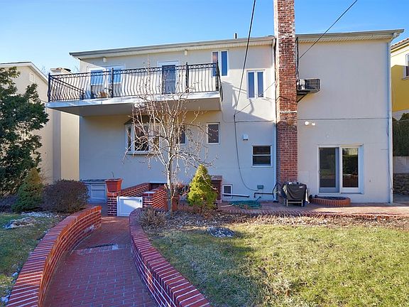 2nd image of 24936 Cambria Ave