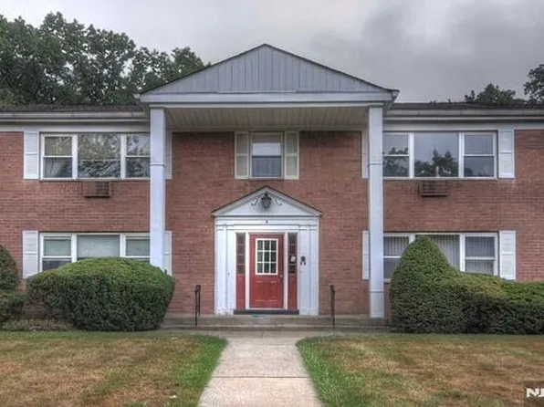 12 Rolling Ridge Rd, Montvale, NJ 07645