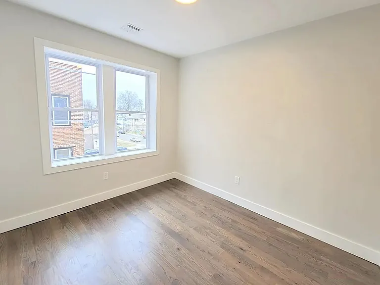 535 Hawthorne Ave #1 — Photo 4