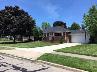 1665 Roselawn Rd, Mayfield Heights, OH 44124