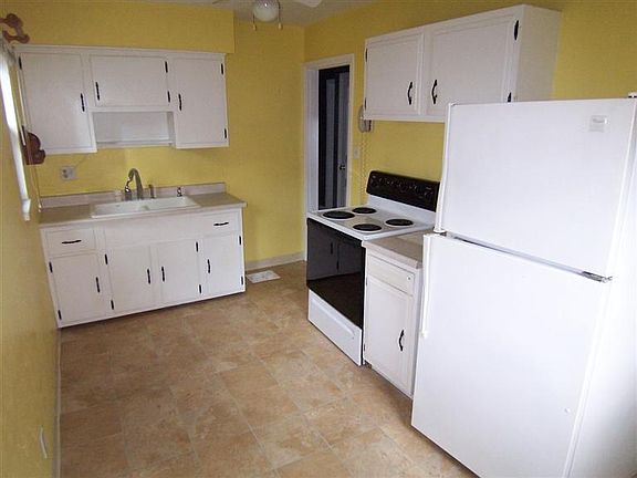 3rd image of 2533 California Ave