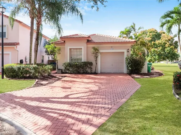 6211 NW 38th Dr, Pompano Beach, FL 33067