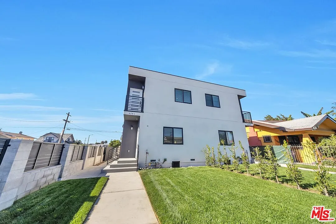 4 bed, 3.0 bath, 1200 sqft, $3,950 — Photo 2