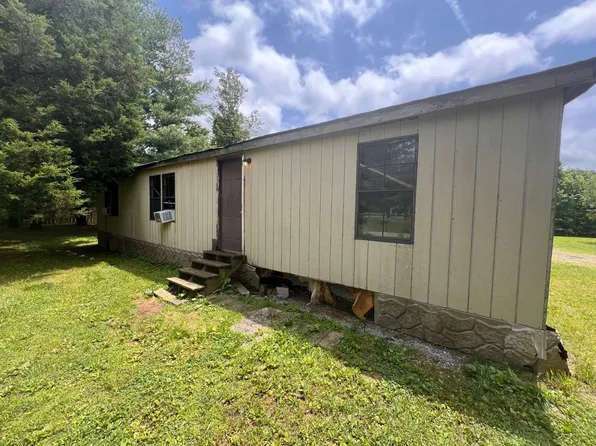 9575 Old Madisonville Rd, Hopkinsville, KY 42240