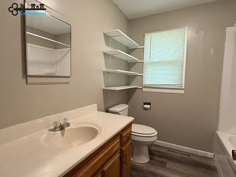1006 Walnut Ter — Photo 2