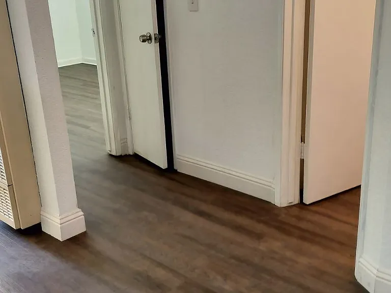 221 E Edison St #0 — Photo 5