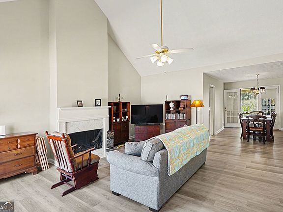 5th image of 35 Summit Dr