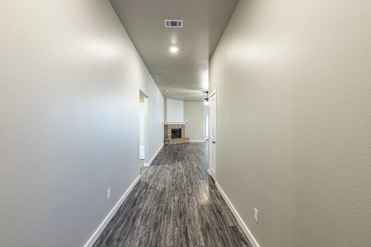 4 bed, 2.0 bath, 2050 sqft, $2,450 — Photo 4