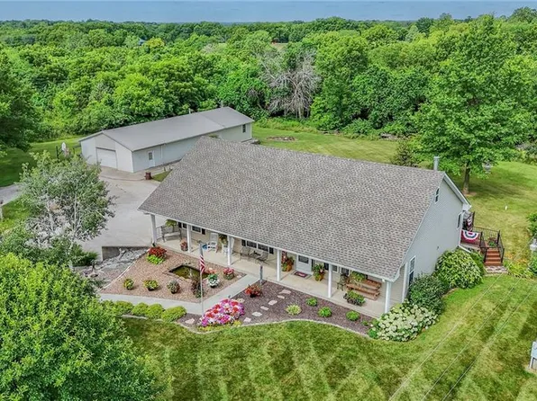 23708 S Southcrest Dr, Peculiar, MO 64078
