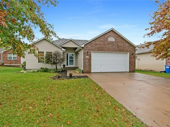 706 SW Crestview Ter, Grain Valley, MO 64029
