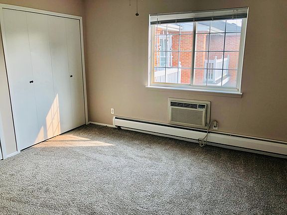 3rd image of 2405 Torquay Ave APT 207
