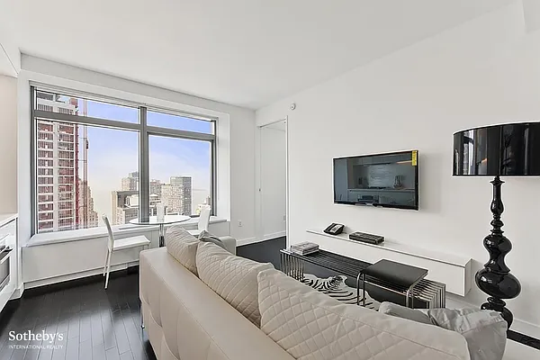 Rented by Sotheby's International Realty | media 32