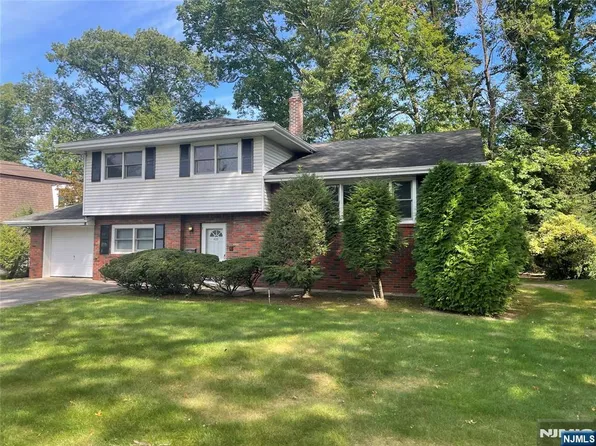 420 Lakeview Drive, Oradell, NJ 07649