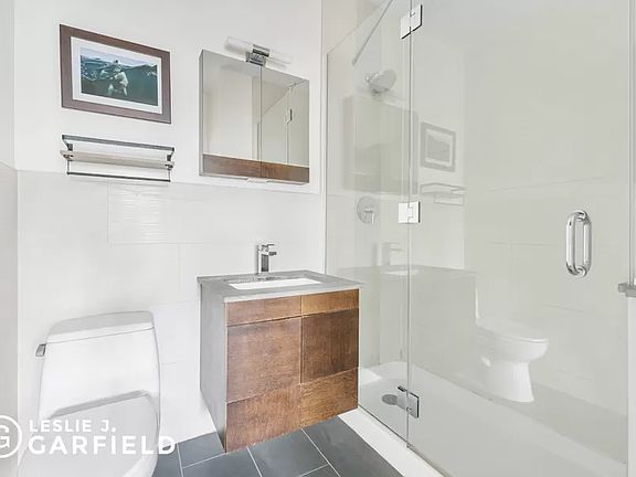4th image of 25 Bergen St APT 2B