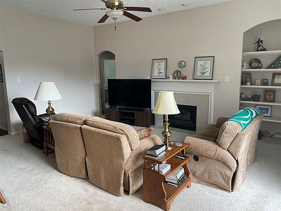 3rd image of 11807 Chateau Trl