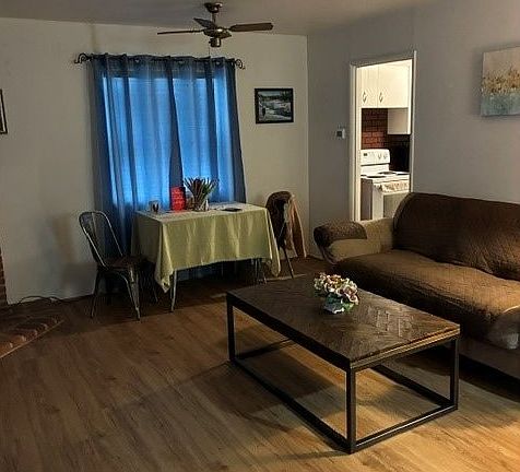 3rd image of 722 SW 28th St
