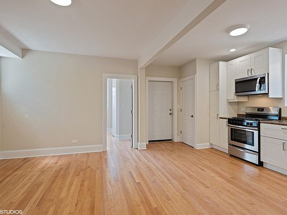 Large separate dining area in the kitchen.