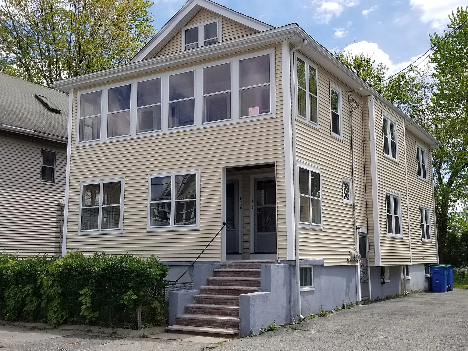 35 Grant Ave — Photo 1