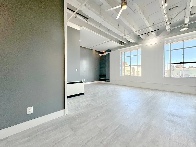 312 W 5th St #1117 — Photo 9