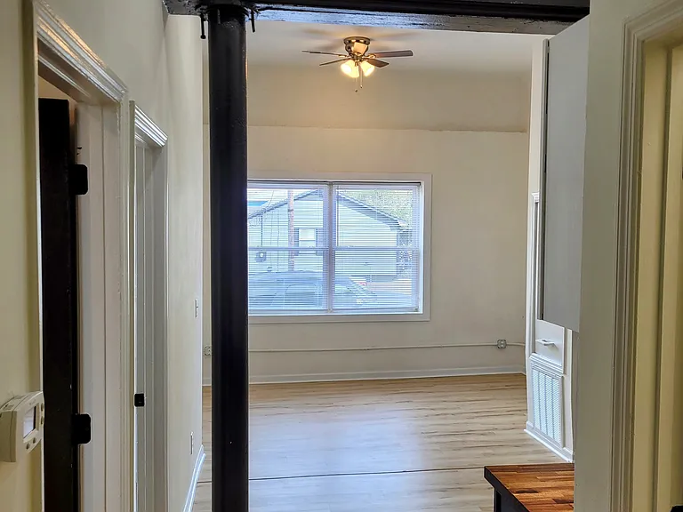 828 Campbell St — Photo 19