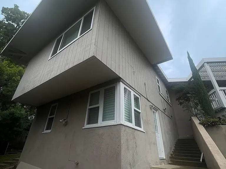 714 Ocean View Dr — Photo 1