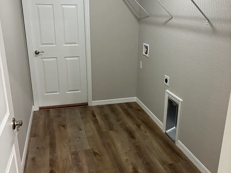 1631 W Hill Ln — Photo 13