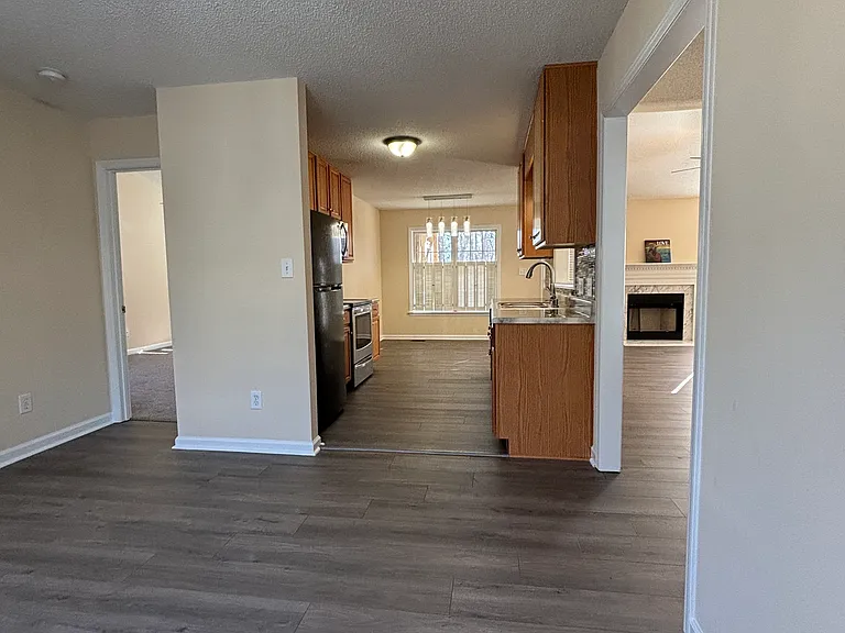 804 Yorkshire Dr — Photo 10