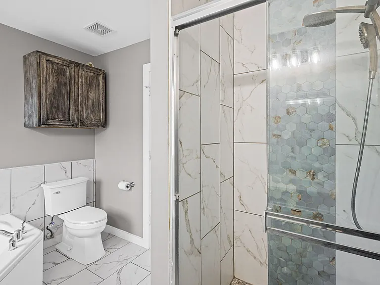 5117 Woodmere Ct — Photo 18