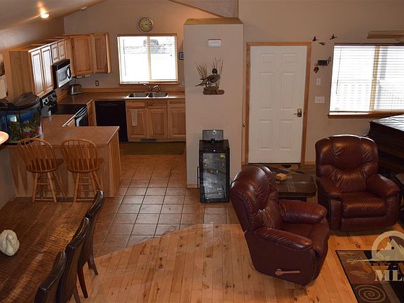 3rd image of 1225 N River Rock Dr