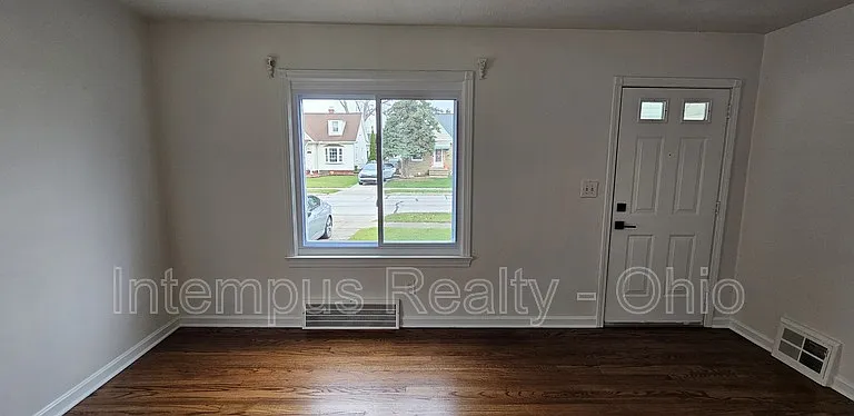 360 E 326th St — Photo 8