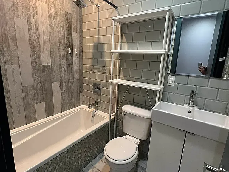 107 Wilson Ave #2R — Photo 7