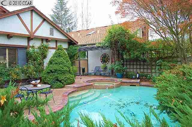 1st image of 371 Jacaranda Dr
