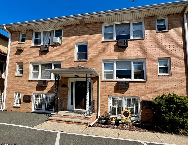 209 Park Ave — Photo 1
