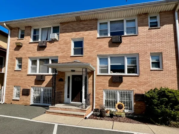 209 Park Ave, East Rutherford, NJ 07073