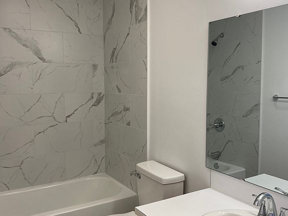 3rd image of 423 Franklin St #421