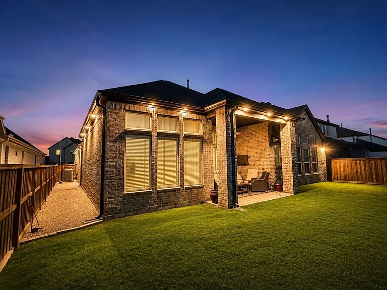 13715 Aventino Pointe Dr — Photo 31