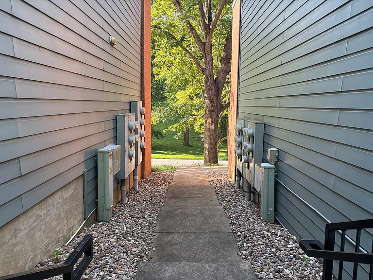 2745 Grinstead Dr #208 — Photo 26