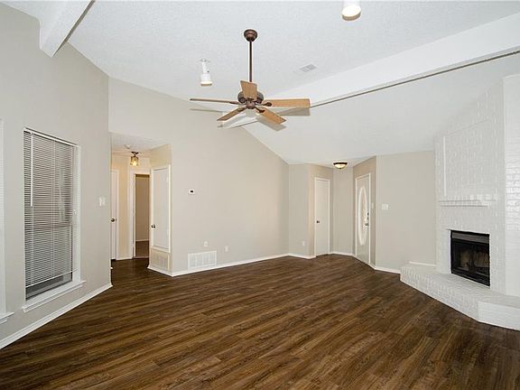 4th image of 419 Kalmia Dr