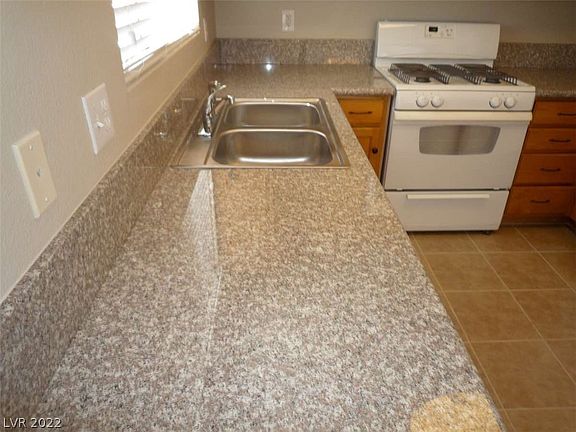 5th image of 10212 Arlington Abby St #0