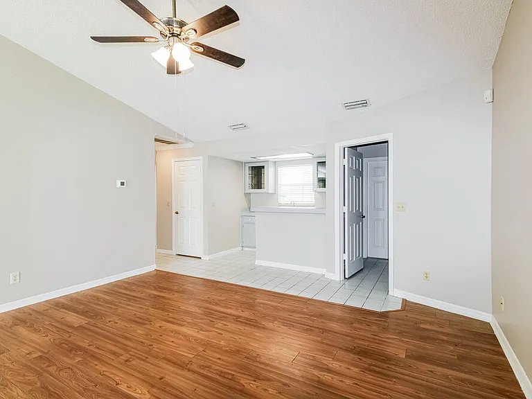 9132 Hawkins Ct — Photo 6