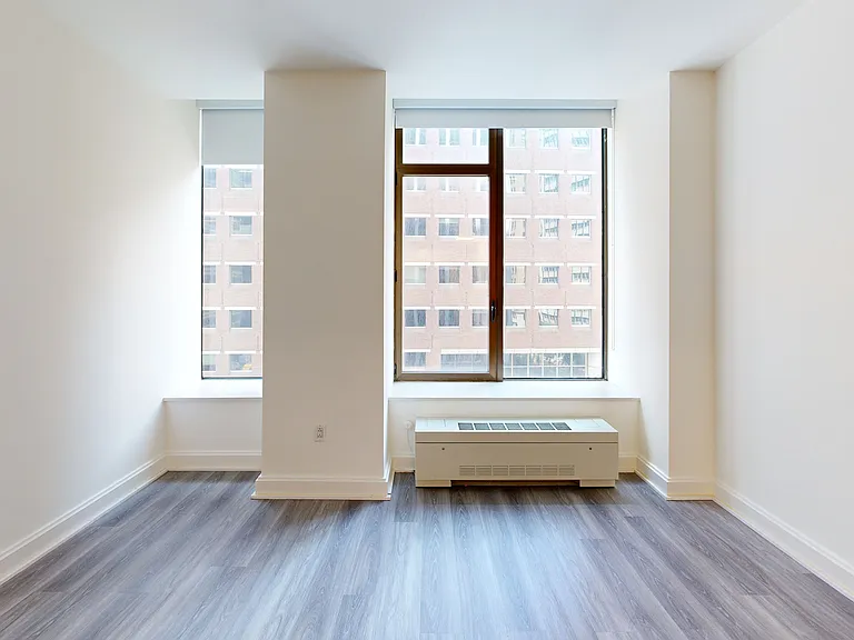 10 Hanover Square — Photo 93